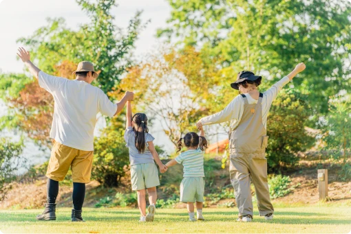 自然の中の家族 イメージ