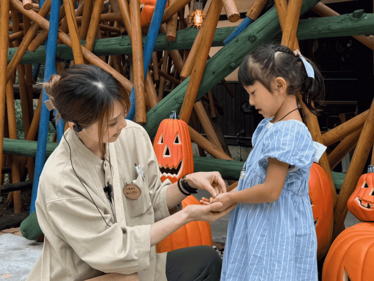 ミューの森、ハロウィンお菓子プレゼント