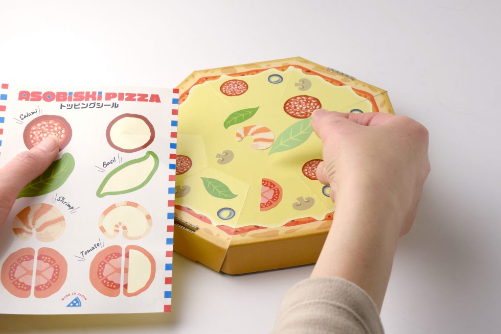 スキッズガーデンで ピザフリスビー ひかるうちわ 新登場 お知らせ一覧 株式会社イオンファンタジー 公式サイト