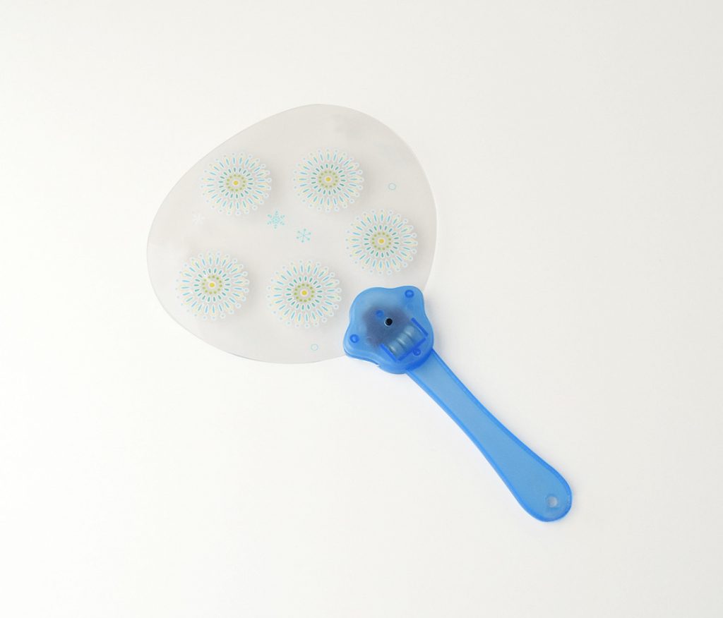 スキッズガーデンで ピザフリスビー ひかるうちわ 新登場 お知らせ一覧 株式会社イオンファンタジー 公式サイト