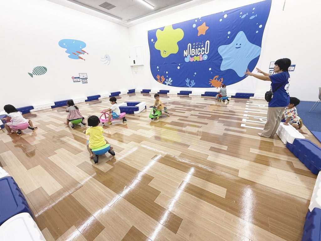 のびっこジャンボ南風原店の遊具「サーキット」